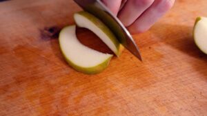 Apfelspalten schneiden