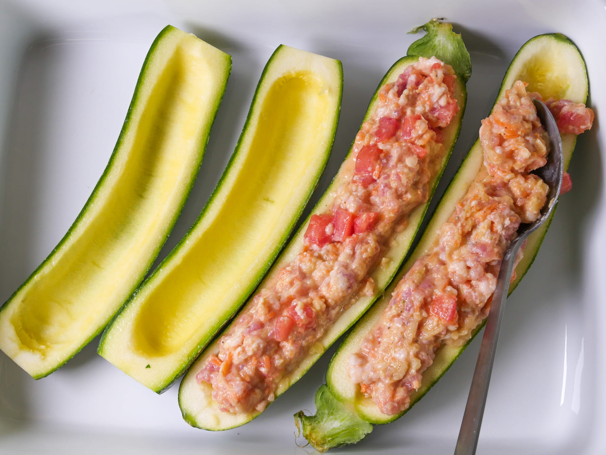 Gefüllte Zucchini mit Hack - sättigend und lecker! - Mehr Genuss