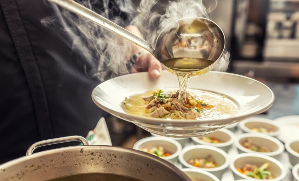 Bild von einer klaren Suppe