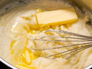Butter dazugeben für Galaktoboureko