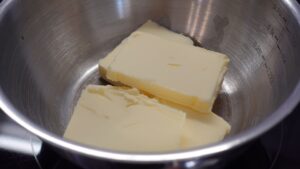 Butter in einem kleinen Topf schmelzen