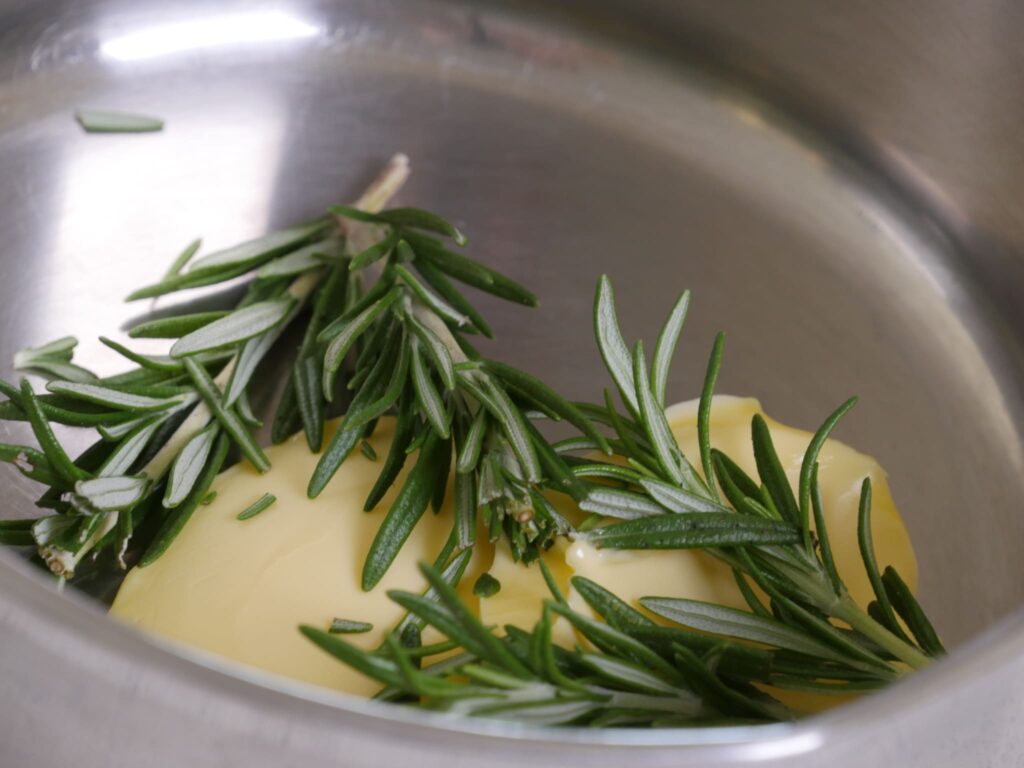 Knuspriges Brathähnchen im Ofen - So geht&amp;#39;s! - Mehr Genuss