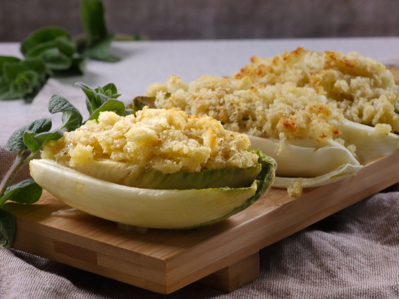 Chicorée zubereiten - Knusprig und würzig überbacken - Mehr Genuss