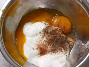 Eier und Sahne für Auflauf