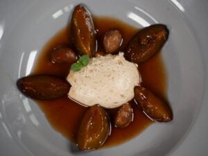 Esskastianien Maronen im Dessert als Panna Cotta