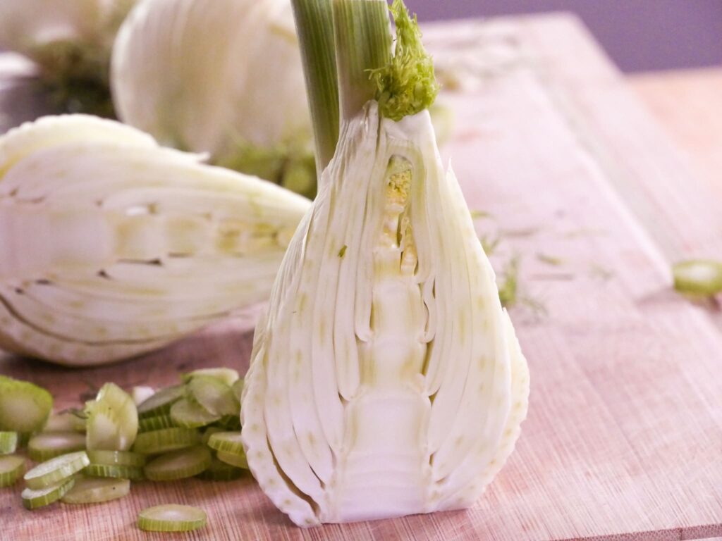 Fenchel zum zubereiten halbieren