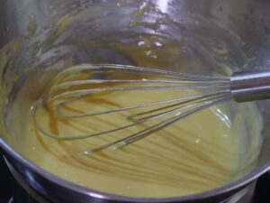 Fertige Buttersauce mit Zitrone