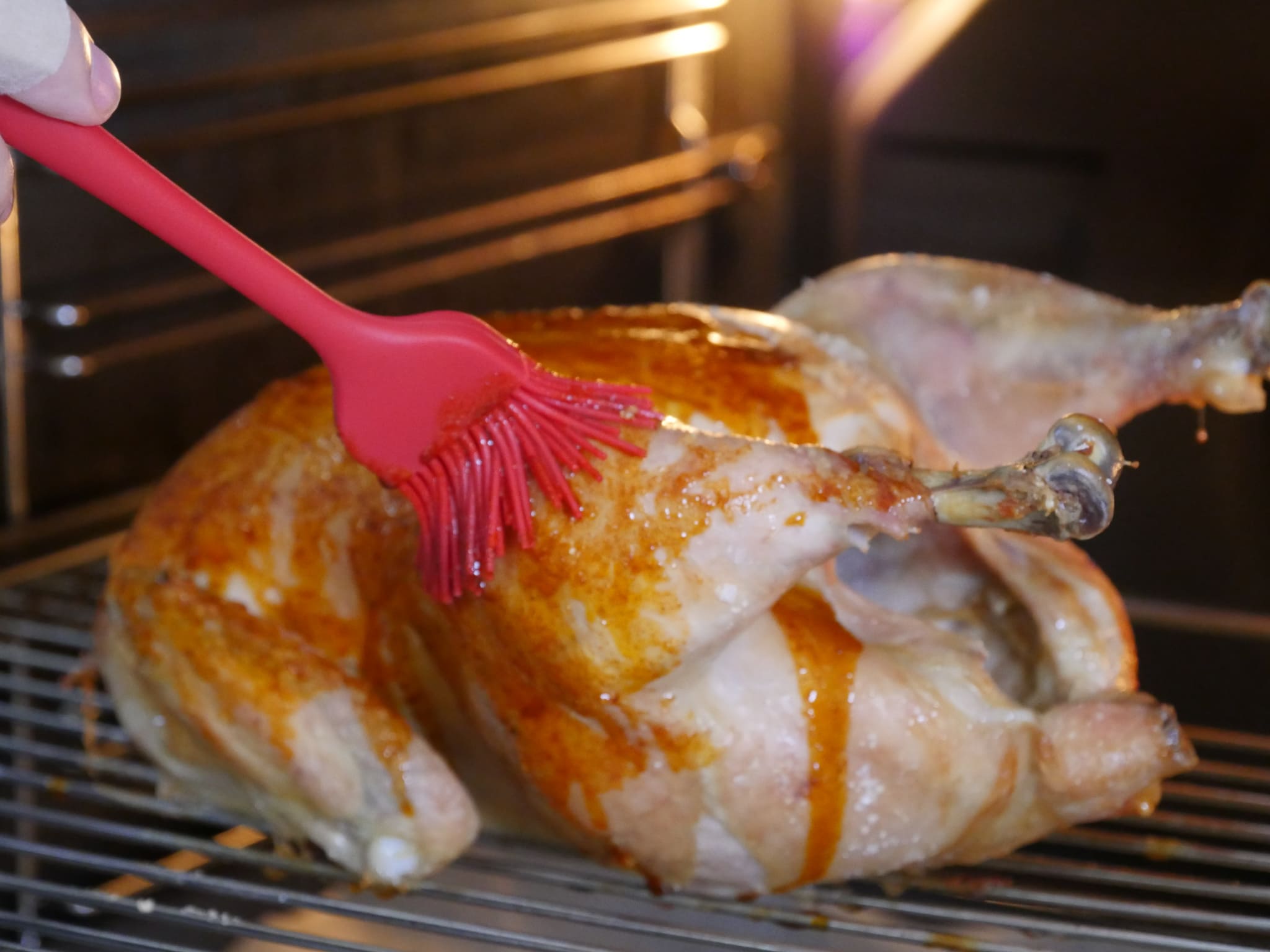 Knuspriges Brathähnchen im Ofen - So geht&amp;#39;s! - Mehr Genuss