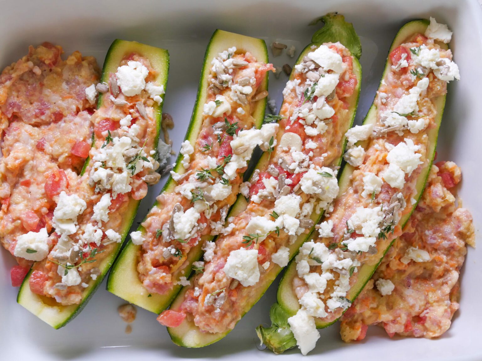 Gefüllte Zucchini mit Hack - sättigend und lecker! - Mehr Genuss Gefüllte Zucchini mit Hack - sättigend und lecker! - Mehr Genuss