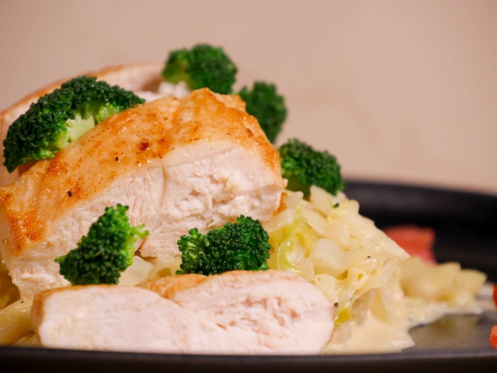 Hähnchenbrust braten in Perfektion! So wird sie optimal saftig Mehr Genuss