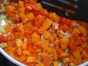 Karotte und Paprika anschwitzen