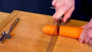 Karotten zuschneiden
