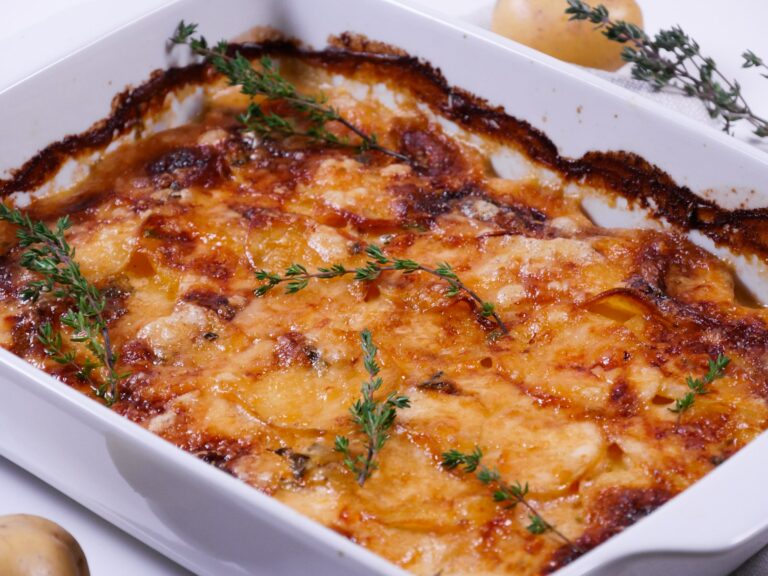 Kartoffelgratin Mit Rohen Kartoffeln Wie Lange Im Ofen Kartoffelgratin aus rohen Kartoffeln - So gelingt es perfekt!