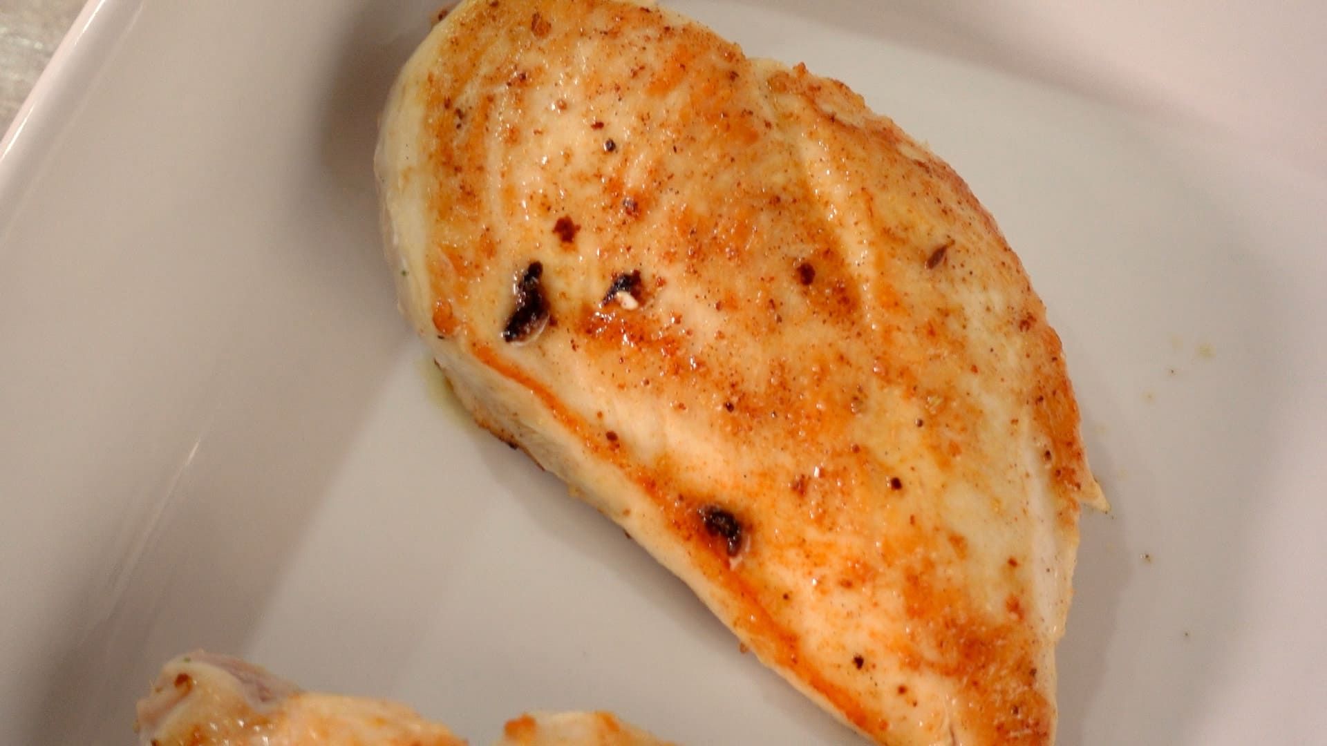 Hähnchenbrust braten in Perfektion! So wird sie optimal saftig Mehr Genuss