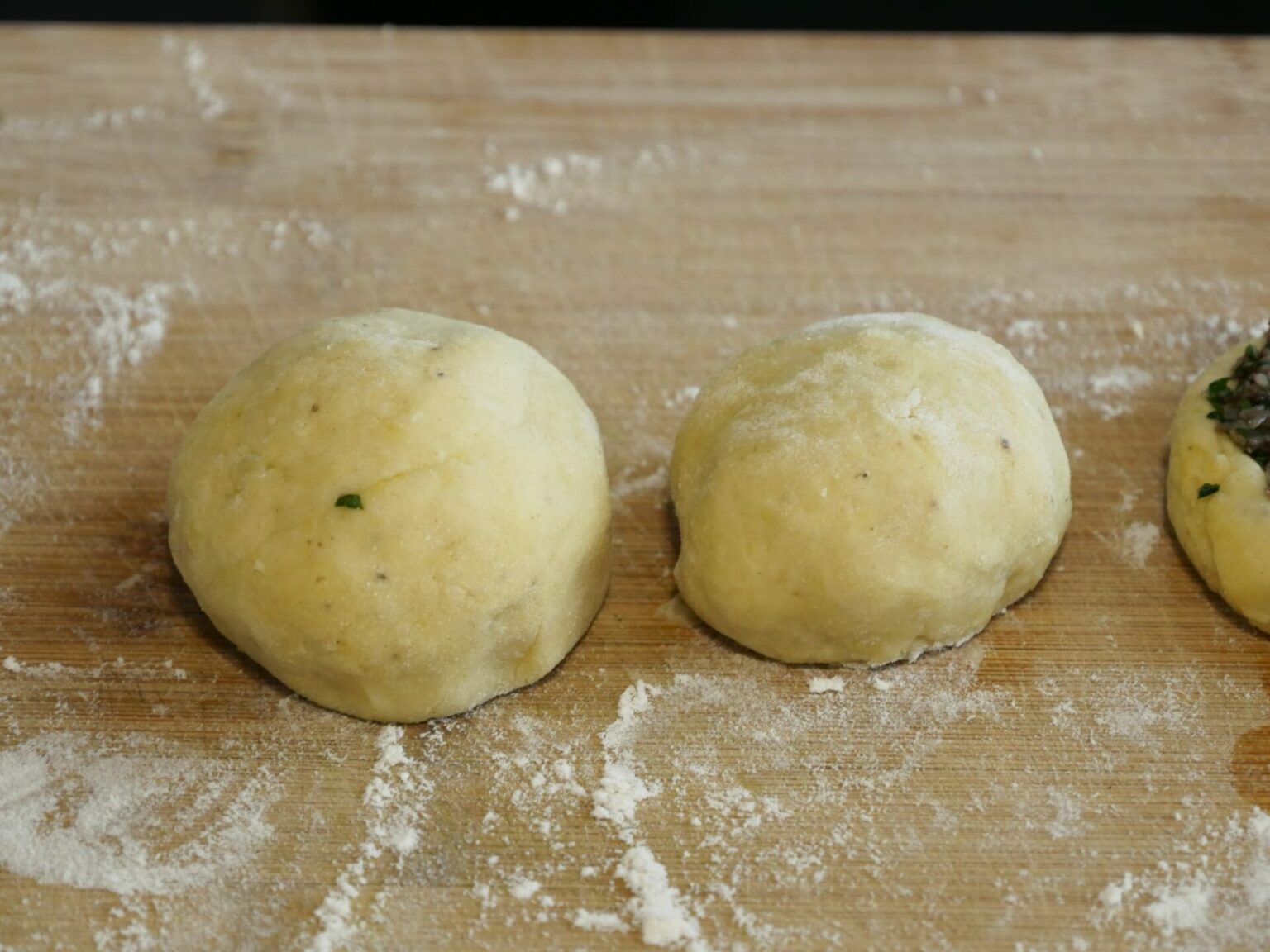 Kartoffelklöße selber machen (optional mit leckerer Füllung!) - Mehr Genuss Kartoffelklöße selber machen (optional mit leckerer Füllung!) - Mehr Genuss