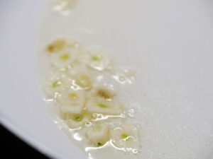 Knoblauch mit Ingwer in Pfanne anschwitzen für Reis braten
