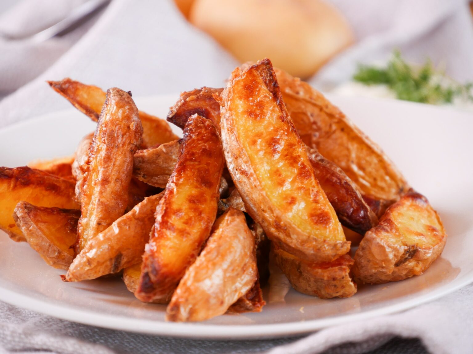 Knuspriges Brathähnchen im Ofen - So geht&amp;#39;s! - Mehr Genuss