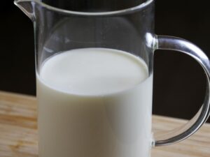 Milch-Sahne Gemisch für das Vanilleeis