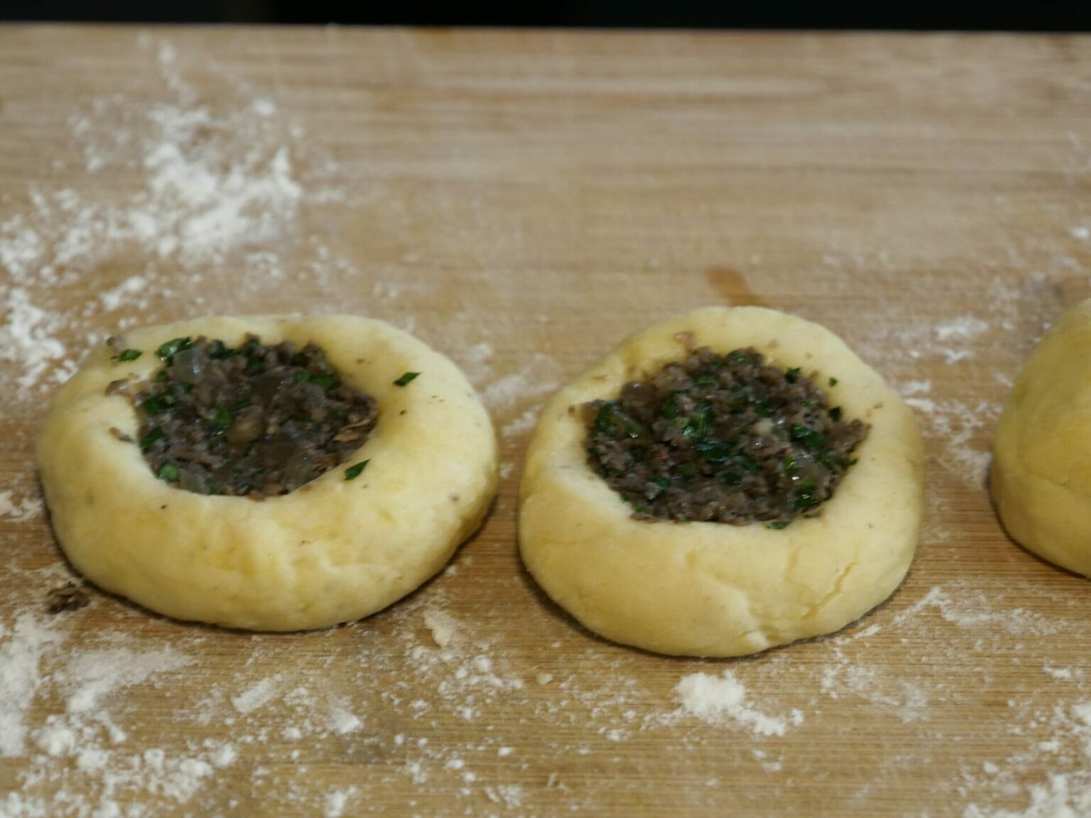 Kartoffelklöße selber machen (optional mit leckerer Füllung!) - Mehr Genuss Kartoffelklöße selber machen (optional mit leckerer Füllung!) - Mehr Genuss