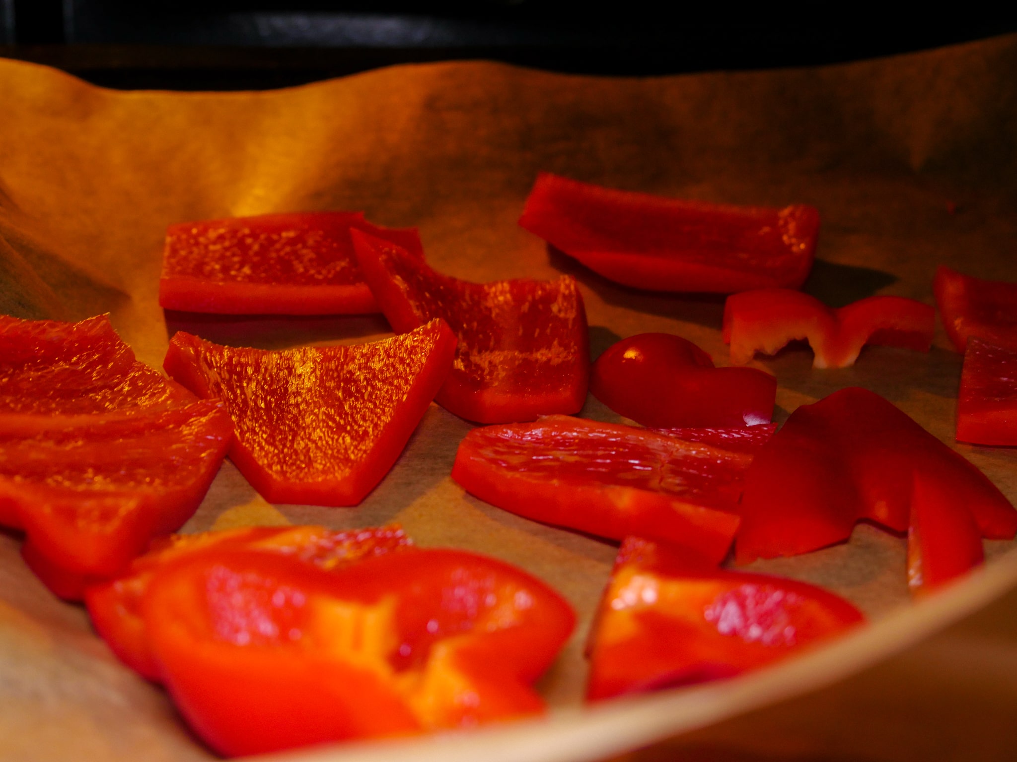 Rote Paprika im Ofen garen