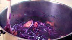 Rotkohl kochen lassen