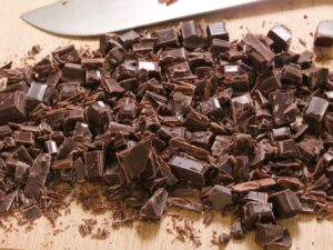 Schokolade hacken für Brownies
