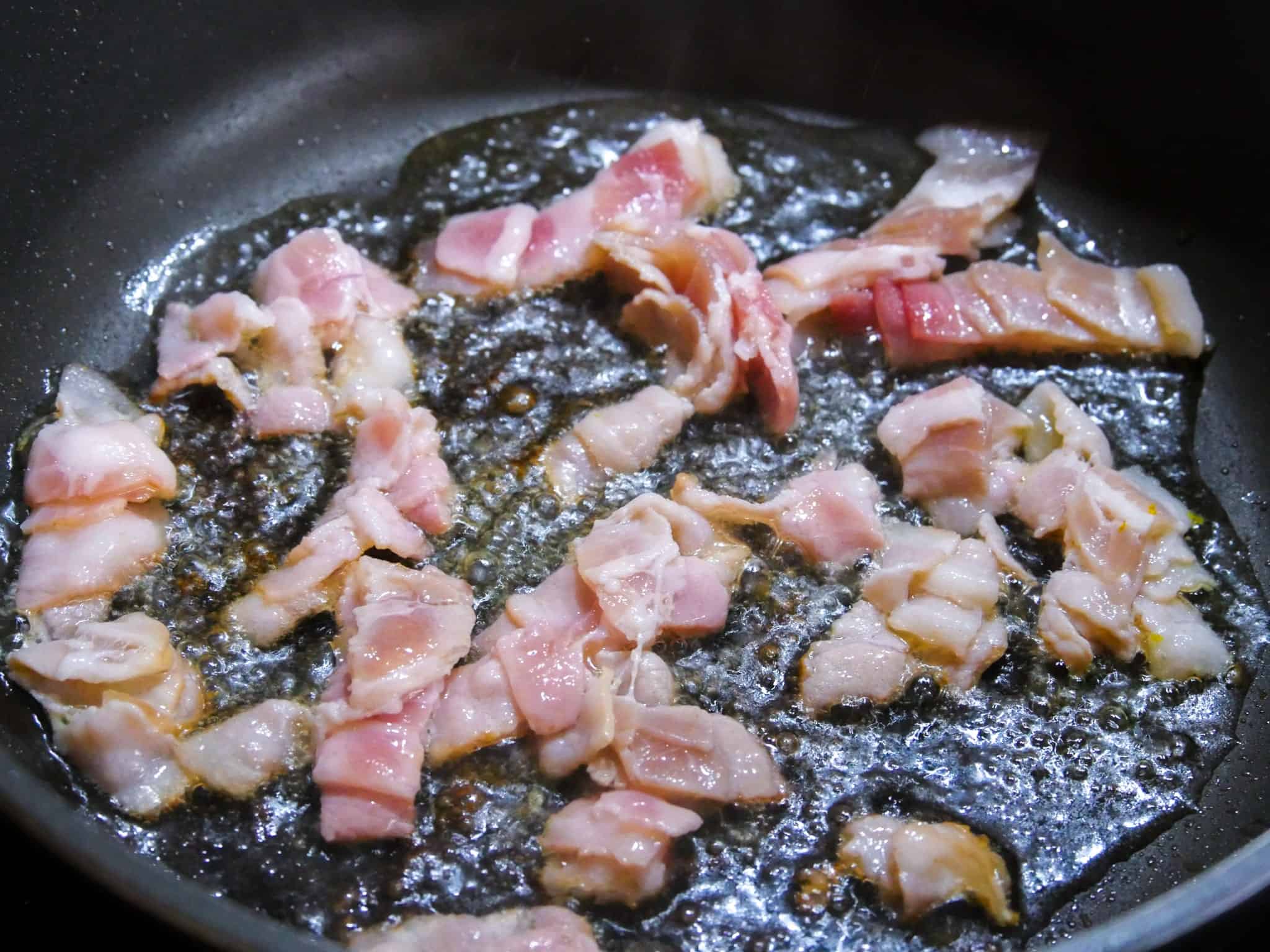 Speck für die Spareribs Marinade anbraten