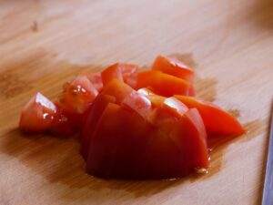 Tomate für Okraschoten Rezept würfeln
