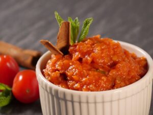 Tomaten-Zimt Dip für Süßkartoffel Wedges