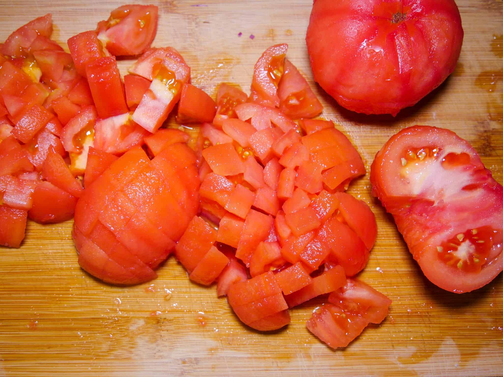 Tomaten würfeln