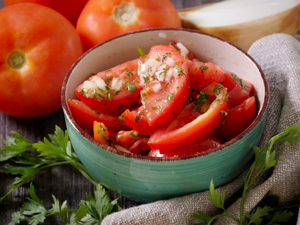 Tomatensalat Rezept mit Zwiebeln