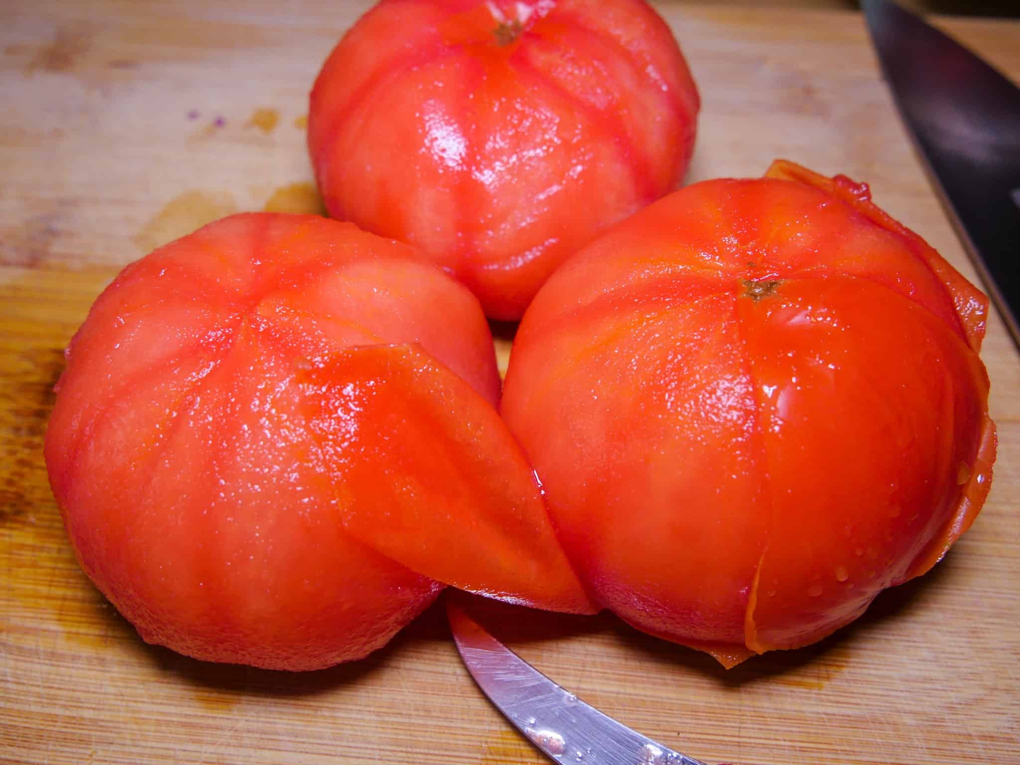 Tomatenschale abziehen