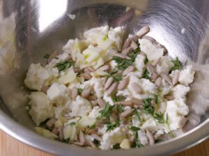 Topping für vegetarisch gefüllte Zucchini mit Knoblauch