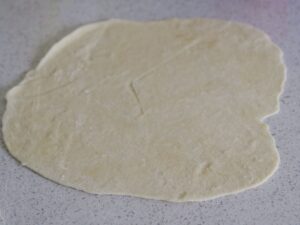 Tortilla flach ausrollen