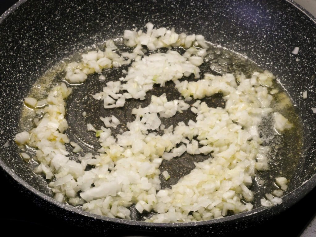 Köttbullar - Hackfleischbällchen in cremiger Soße - Mehr Genuss